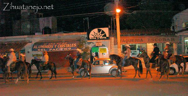 Charros stop for tequila before going to El Grito